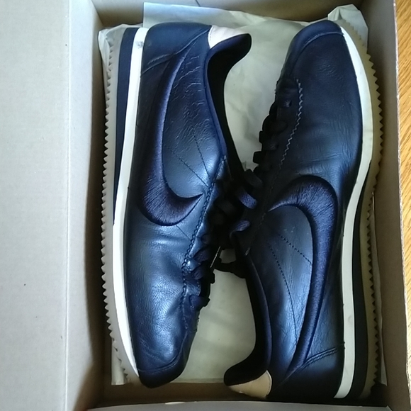Nike Cortez - Picture 1 of 2
